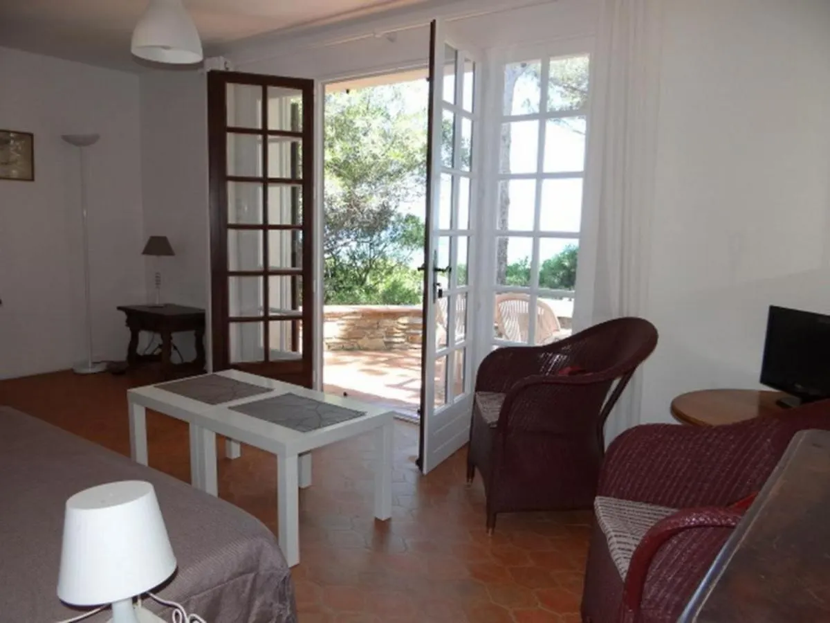 Villa Climatisee 2 Chambres Avec Terrasse Et Garage - Fr-1-100-199 Cavalaire-sur-Mer